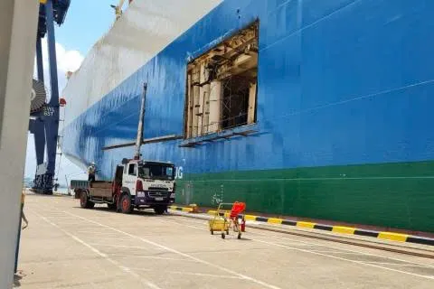 Factors Affecting Vessel Port Stay Duration in Vietnam